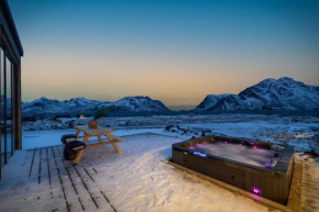 New amazing cabin with spectacular view and jacuzzi in the heart of Lofoten